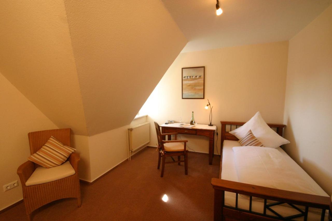 Inselhotel Kapitaen Tadsen / Amrum Hotel 3*